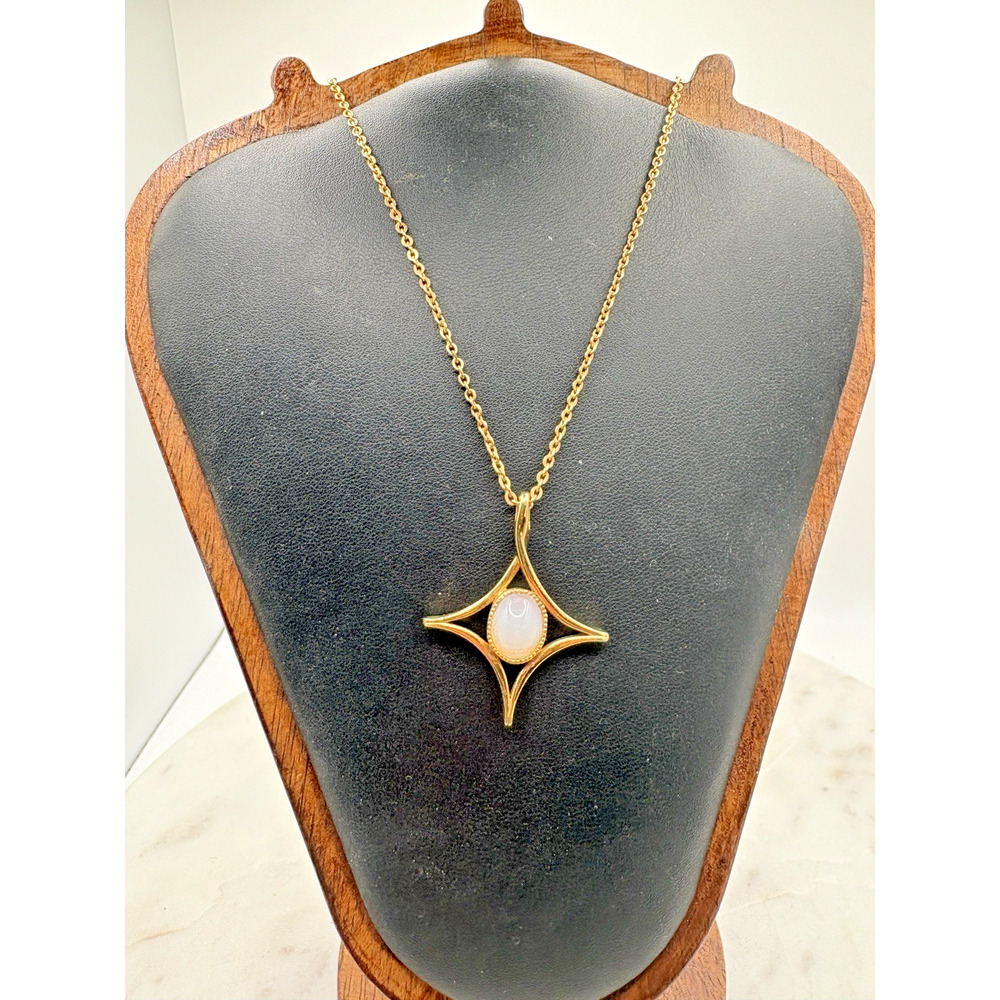 Sarah Coventry Gold Tone Opal like Pendant Adjustable Necklace with Chain 17"